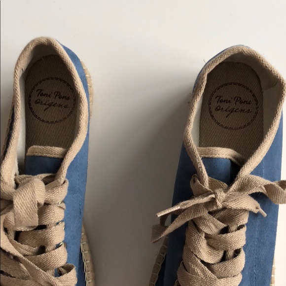 NWOT/ women’s blue stylish wedge sneaker - Picture 4 of 6